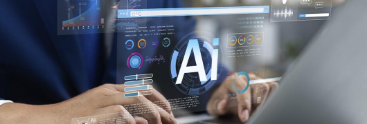 Unas manos tecleando sobre un ordenador dodne se muestras las siglas AI (inteligencia artificial)